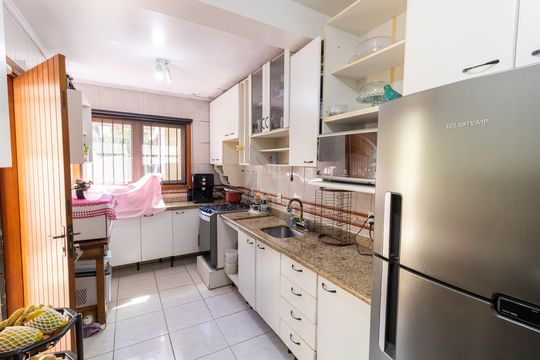 Cozinha de casa à venda com 3 quartos, 172m² em Espírito Santo, Porto Alegre