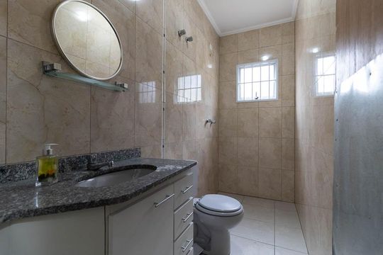 Banheiro Social 1 de casa à venda com 5 quartos, 150m² em Vila Brasilio Machado, São Paulo