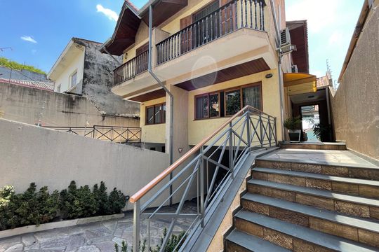 Fachada de casa à venda com 3 quartos, 235m² em Jaguaré, São Paulo