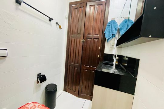 Banheiro de apartamento à venda com 2 quartos, 52m² em Jardim Gopouva, Guarulhos