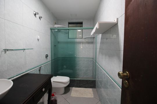 Banheiro Social de casa à venda com 2 quartos, 170m² em Anil, Rio de Janeiro