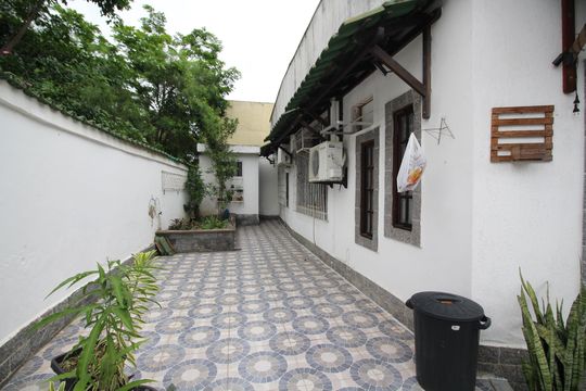 Área Externa de casa à venda com 2 quartos, 170m² em Anil, Rio de Janeiro