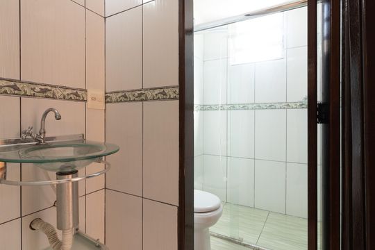 Banheiro Social de apartamento à venda com 3 quartos, 58m² em Conjunto Habitacional Padre Manoel da Nobrega, São Paulo