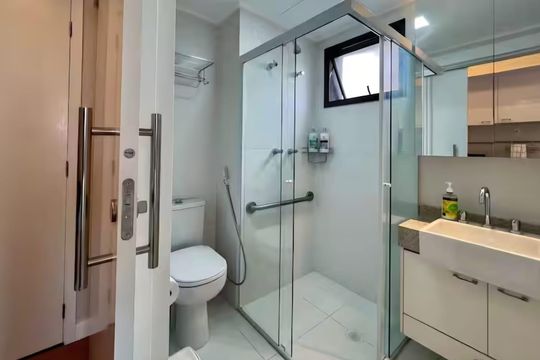 Banheiro  de apartamento para alugar com 1 quarto, 21m² em Indianópolis, São Paulo