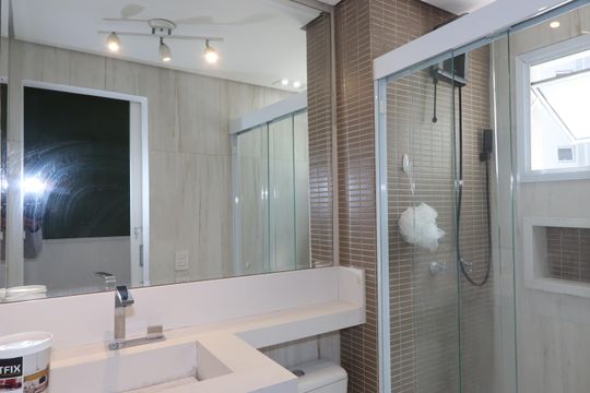 Banheiro Social de apartamento para alugar com 2 quartos, 52m² em Vila Bela, São Paulo
