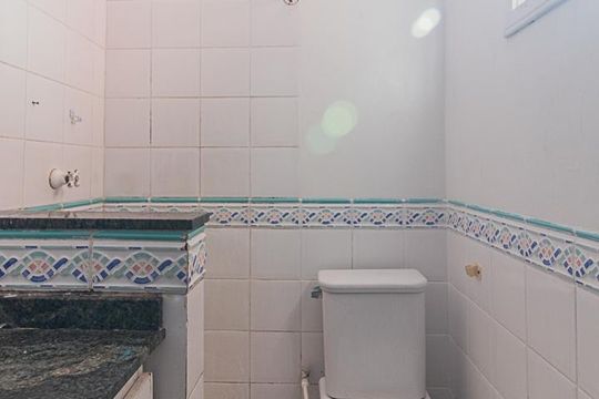 Banheiro de casa à venda com 3 quartos, 75m² em Partenon, Porto Alegre
