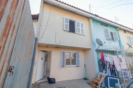 Fachada de casa à venda com 3 quartos, 75m² em Partenon, Porto Alegre