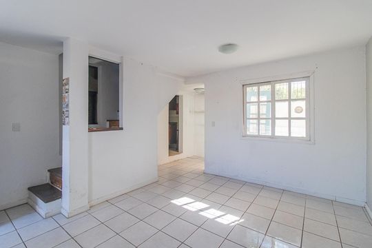 Sala de casa à venda com 3 quartos, 75m² em Partenon, Porto Alegre