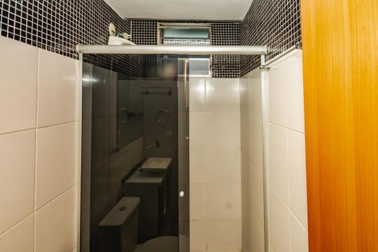 Banheiro de apartamento para alugar com 2 quartos, 70m² em São Francisco, Belo Horizonte