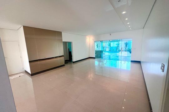 Casa para alugar com 5 quartos, 1600m² em Jardim Karaíba, Uberlândia