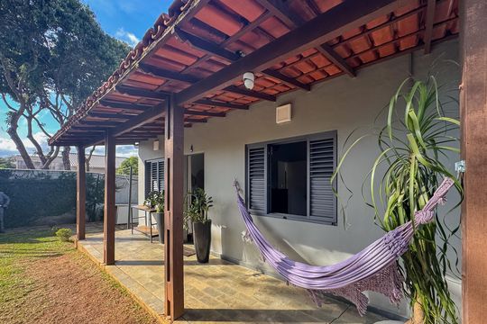 Fachada de casa à venda com 3 quartos, 120m² em Garças, Belo Horizonte