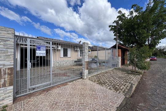 Fachada de casa à venda com 3 quartos, 110m² em Campina, São Leopoldo