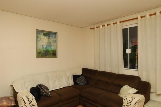 Casa à venda com 3 quartos, 200m² em Vila Carmosina, São Paulo