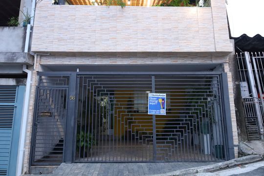 Fachada do imóvel de casa à venda com 3 quartos, 200m² em Vila Carmosina, São Paulo