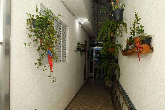 Corredor de casa à venda com 3 quartos, 200m² em Vila Carmosina, São Paulo