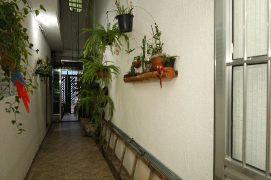 Corredor de casa à venda com 3 quartos, 200m² em Vila Carmosina, São Paulo