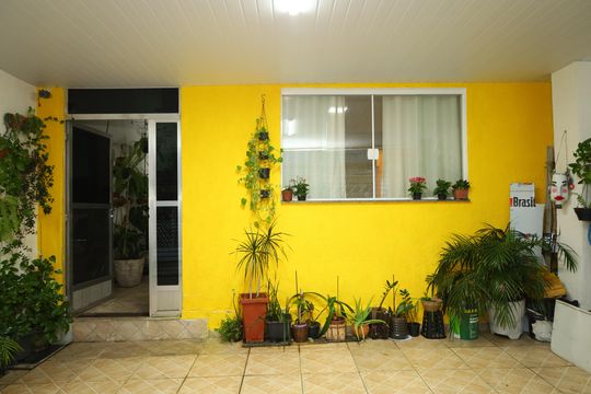 Garagem  de casa à venda com 3 quartos, 200m² em Vila Carmosina, São Paulo