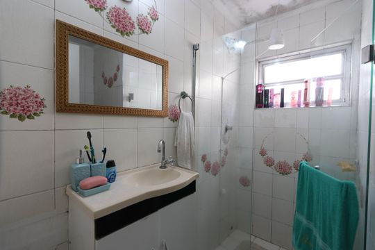 Banheiro 1 de casa à venda com 2 quartos, 120m² em Vila Anadir, São Paulo