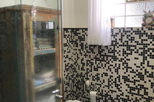 Banheiro de casa à venda com 5 quartos, 386m² em Parque Xangrilá, Campinas