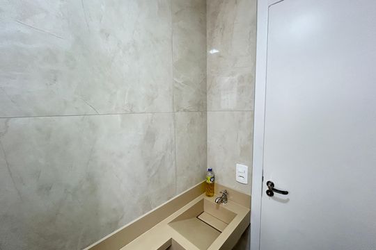 Banheiro de apartamento para alugar com 2 quartos, 40m² em Madureira, Rio de Janeiro