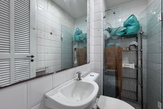 Banheiro de Serviço de apartamento para alugar com 3 quartos, 180m² em Barra da Tijuca, Rio de Janeiro