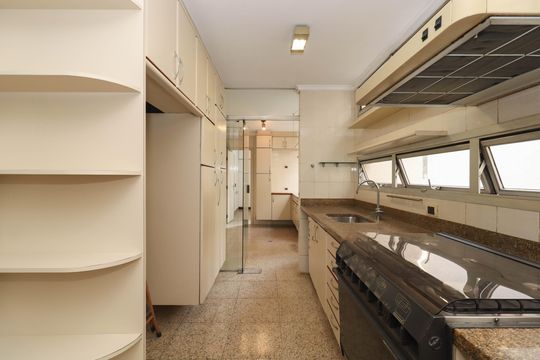 Cozinha de apartamento para alugar com 3 quartos, 250m² em Cerqueira César, São Paulo