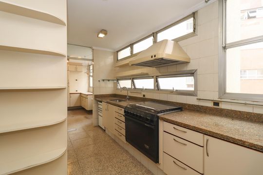 Cozinha de apartamento para alugar com 3 quartos, 250m² em Cerqueira César, São Paulo