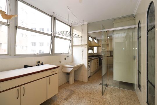 Área de Serviço de apartamento para alugar com 3 quartos, 250m² em Cerqueira César, São Paulo