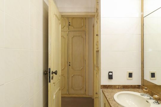 Banheiro social de apartamento para alugar com 3 quartos, 250m² em Cerqueira César, São Paulo