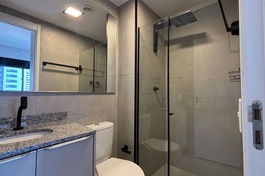 Banheiro Social de kitnet/studio à venda com 1 quarto, 27m² em Campo Belo, São Paulo