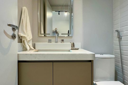 Banheiro Social de kitnet/studio para alugar com 1 quarto, 27m² em Sumaré, São Paulo