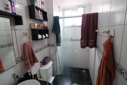 Banheiro de apartamento para alugar com 2 quartos, 58m² em Bussocaba, Osasco