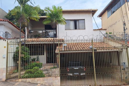 Casa à venda com 4 quartos, 511m² em Colégio Batista, Belo Horizonte