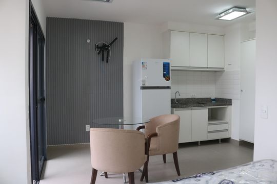 Cozinha de kitnet/studio para alugar com 1 quarto, 27m² em Barra Funda, São Paulo