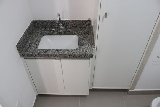 Banheiro de apartamento para alugar com 1 quarto, 27m² em Barra Funda, São Paulo