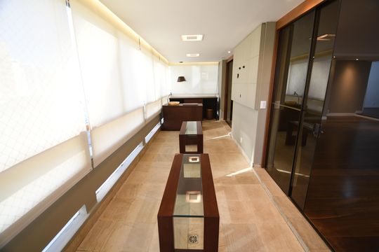 Sala 1 - Varanda de apartamento à venda com 4 quartos, 450m² em Cambuí, Campinas