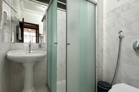 Banheiro de apartamento à venda com 1 quarto, 54m² em Copacabana, Rio de Janeiro
