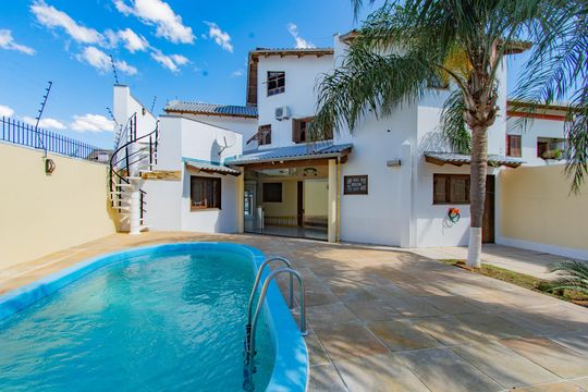 Área Externa de casa para alugar com 4 quartos, 325m² em Marechal Rondon, Canoas