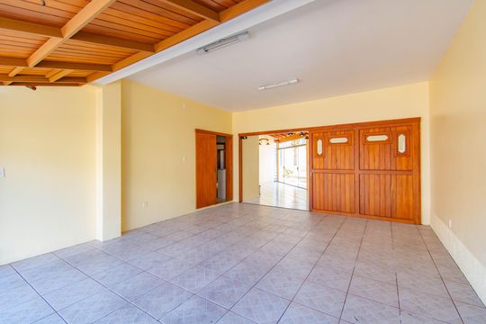 Garagem de casa para alugar com 4 quartos, 325m² em Marechal Rondon, Canoas