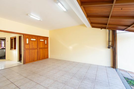 Garagem de casa para alugar com 4 quartos, 325m² em Marechal Rondon, Canoas