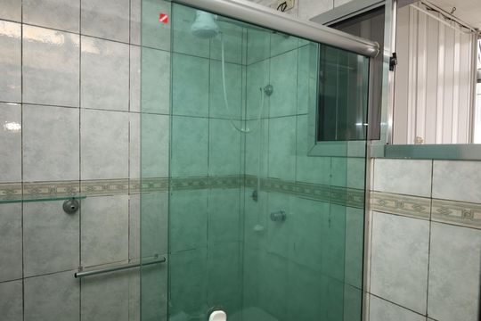 Banheiro Social de apartamento à venda com 2 quartos, 57m² em Conjunto Residencial José Bonifácio, São Paulo