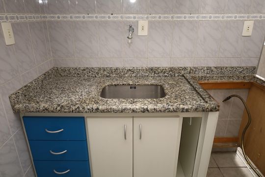 Cozinha de apartamento à venda com 2 quartos, 57m² em Conjunto Residencial José Bonifácio, São Paulo