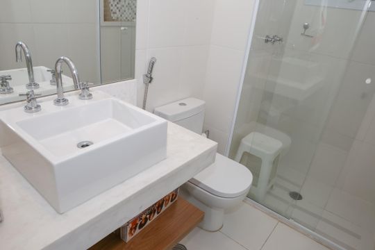 Banheiro Social de apartamento à venda com 4 quartos, 241m² em Água Branca, São Paulo