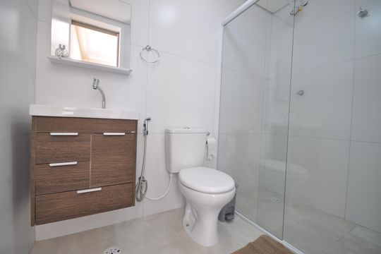 Banheiro de apartamento à venda com 1 quarto, 52m² em Vila Mazzei, São Paulo