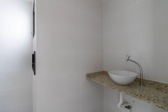Banheiro de apartamento à venda com 2 quartos, 48m² em Vila Paulista, Guarulhos