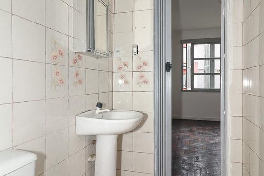 Banheiro da Suíte de apartamento para alugar com 1 quarto, 33m² em Jardim Itu, Porto Alegre