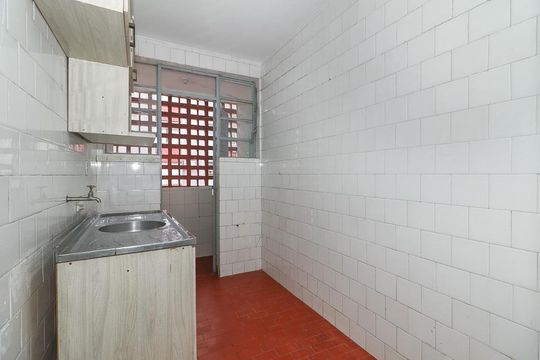 Cozinha de apartamento para alugar com 1 quarto, 33m² em Jardim Itu, Porto Alegre