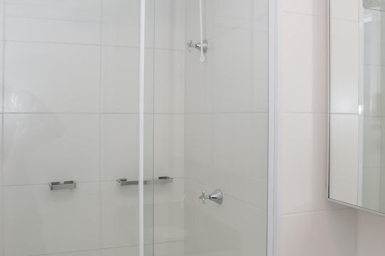Banheiro Social de apartamento para alugar com 2 quartos, 37m² em Lapa de Baixo, São Paulo