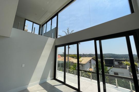 Sala de casa de condomínio para alugar com 4 quartos, 484m² em São Paulo Ii, Cotia