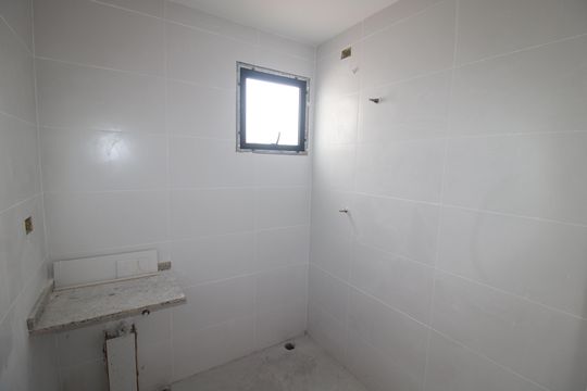 Banheiro de apartamento à venda com 2 quartos, 48m² em Vila Paulista, Guarulhos